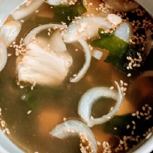 玉ねぎとわかめの中華スープ